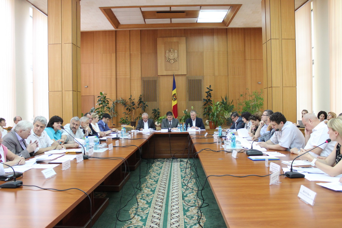 Comisia naţională pentru consultări şi negocieri colective s-a &icirc;ntrunit &icirc;n şedinţă